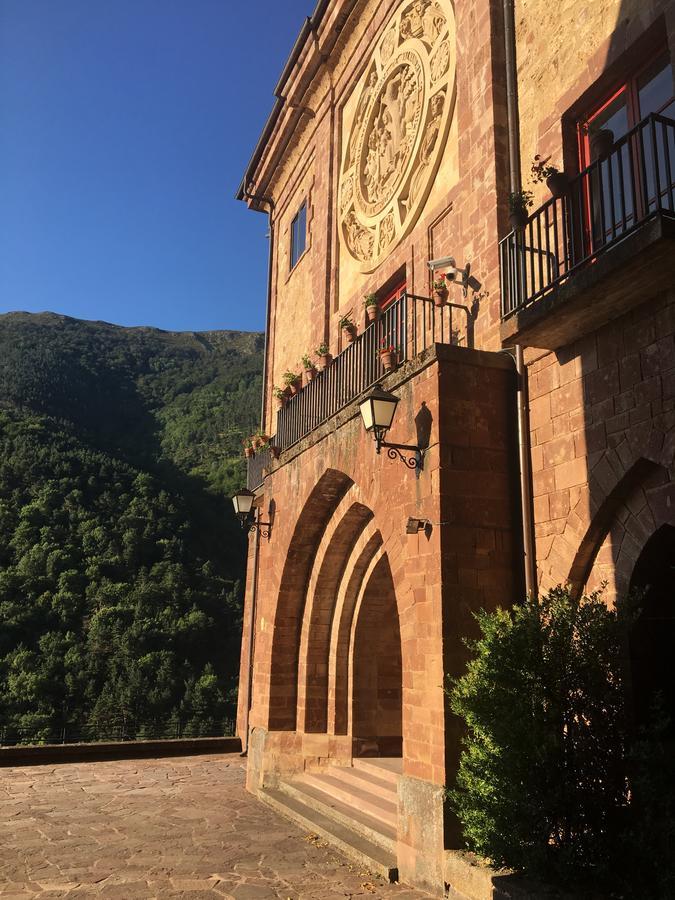 Monasterio De Santa Maria De Valvanera Anguiano Exterior photo